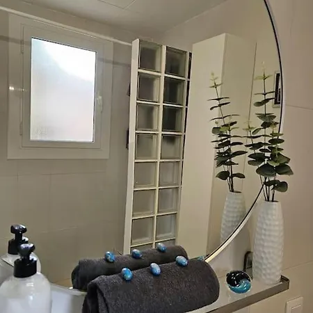 2 Bedrooms, 2 Bathrooms, 2 Balconys 公寓
