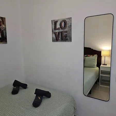 2 Bedrooms, 2 Bathrooms, 2 Balconys 公寓